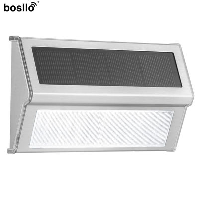 Bom preço. As lâmpadas solares à prova d'água iluminam seu espaço e economizam energia on-line
